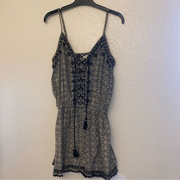American Eagle Outfitters Black and Cream Romper - Picture 2 of 12